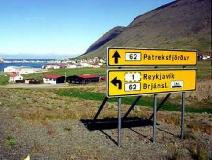 Sýslumaðurinn á Patreksfirði á að bæta við sig embættinu á Ísafirði og hafa aðalbækistöð þar.