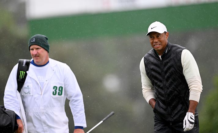 Tiger Woods haltraði um Augusta völlinn á Masters-mótinu í upphafi þessa mánuðar og var greinilega verkjaður. 