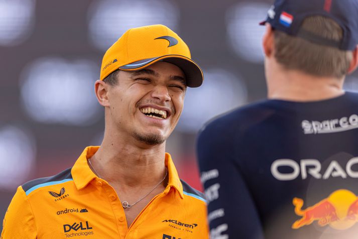 Lando Norris verður áfram hjá McLaren.