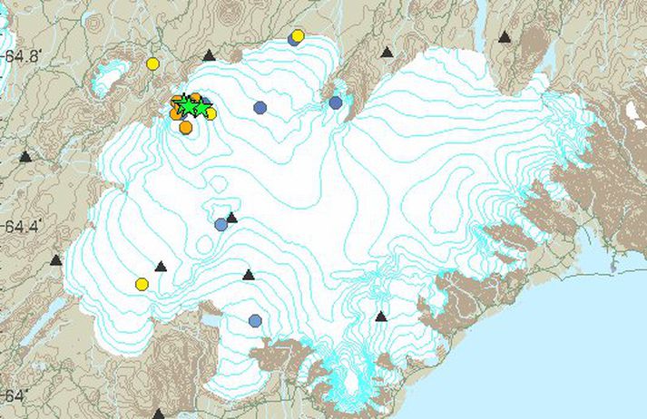 Um tíu til fimmtán jarðskjálftar urðu í Bárðarbungu í nótt, sá stærsti um fjögur stig.