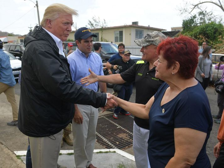 Trump virðist hafa snúist hugur frá því í heimsókn til Púertó Ríkó í síðustu viku. Þá lofaði hann að hjálpa íbúum þar til yfir lyki.