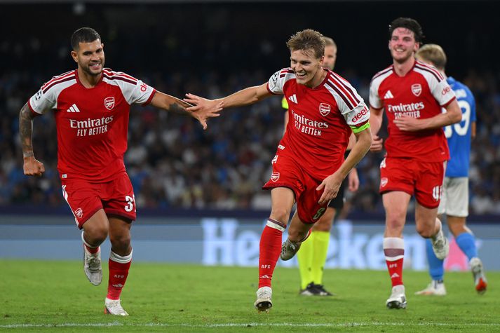 Martin Ødega­ard fagnar marki sínu í kvöld. Það var af dýrari gerðinni og skipti sköpum fyrir Arsenal.