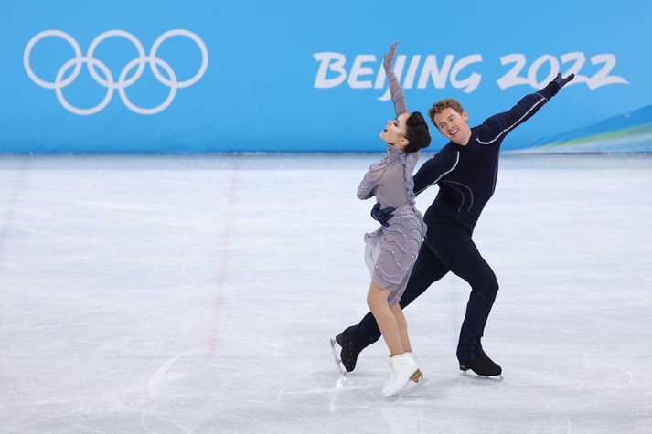Madison Chock og Evan Bates eru meðal þeirra bandarísku skautadansara sem fá loks gullverðlaun sín frá Vetrarólympíuleikunum í Peking 2022.