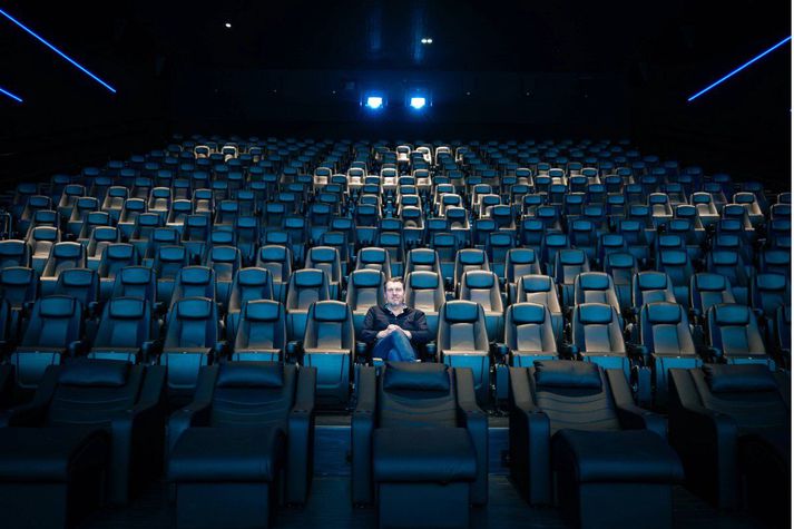 „Rekstur kvikmyndahúsa er skemmtilegur, ekki síst þegar framtíðin er jafn spennandi og nú," segir Björn Árnason framkvæmda- og fjármálastjóri Sambíóanna. Í tilefni 15 ára afmælis verður blásið til afmælishátíðar í Egilshöll laugardaginn 29. nóvember.