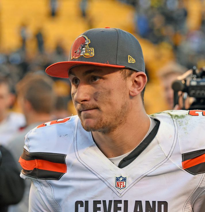 Johnny Manziel er enn og aftur búinn að koma sér í vandræði.