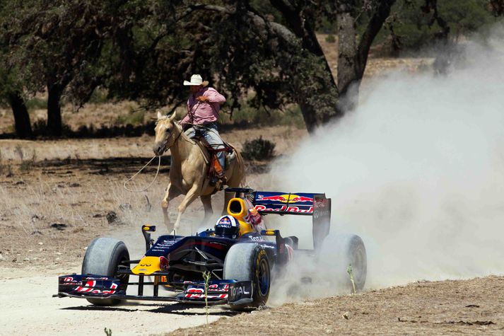 David Coulthard ók í Texas í Bandaríkjunum og skoðaði m.a. nýtt mótssvæði sem er verið að reisa.