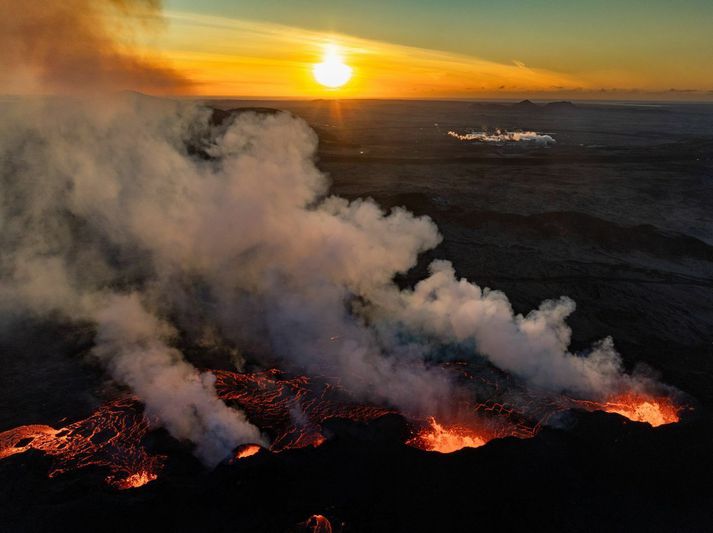Enn gýs á Reykjanesi.