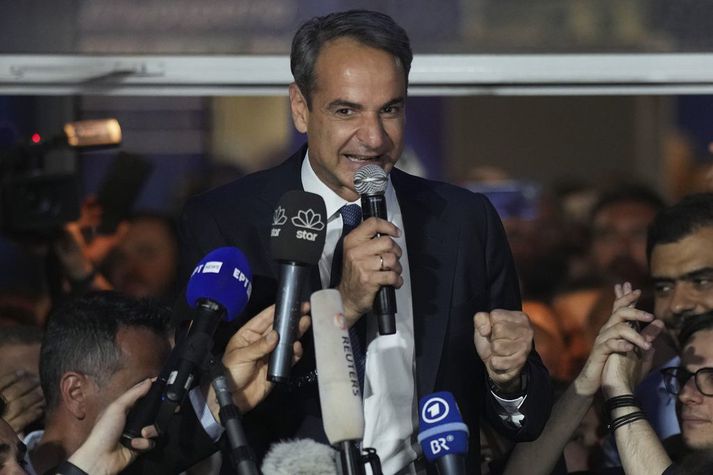 Kyriakos Mitsotakis ávarpaði stuðningsmenn sína í gær. Hann kallaði úrslitin pólitískan jarðskjálfta. 