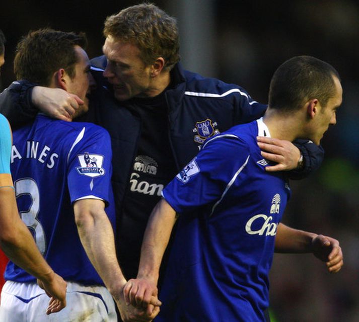 David Moyes, stjóri Everton, stappar stálinu í sína menn.