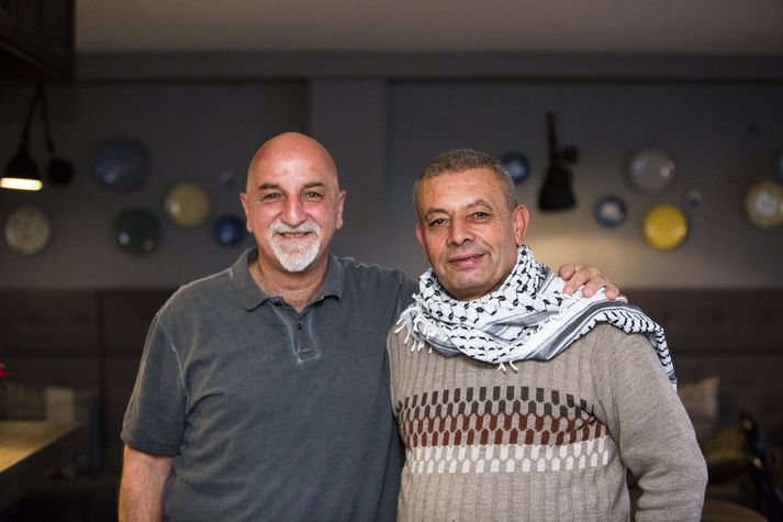 Nir Oren (t.v.), og Wajih Tmeizi, Ísraeli og Palestínumaður, vilja að átökum Ísraels og Palestínu linni. 