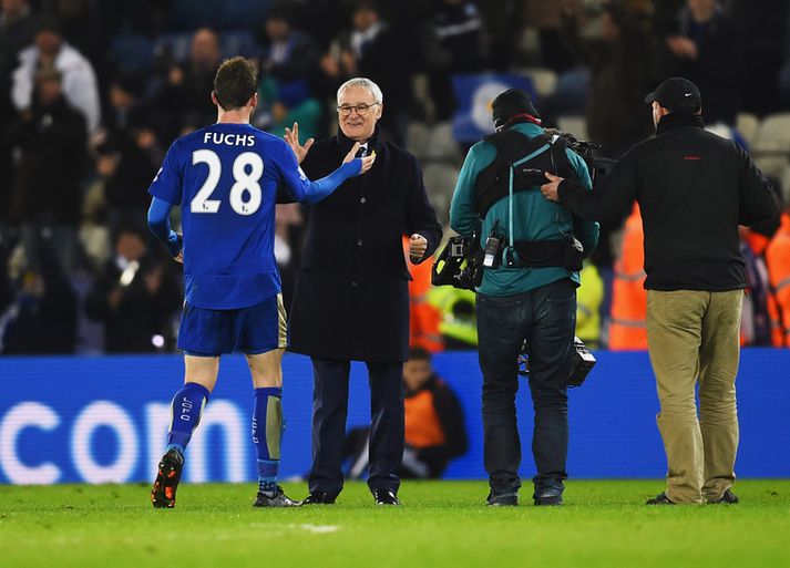 Claudio Ranieri og Christian Fuchs fagna hér sigri í gærkvöldi.