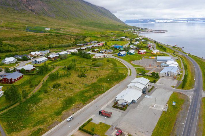 Stunguárásin átti sér stað í heimahúsi í Súðavík.