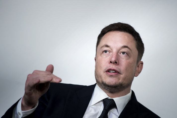 Elon Musk, einn stofnenda rafbílaframleiðandans Tesla, er á meðal þeirra sem skrifa undir bréfið.
