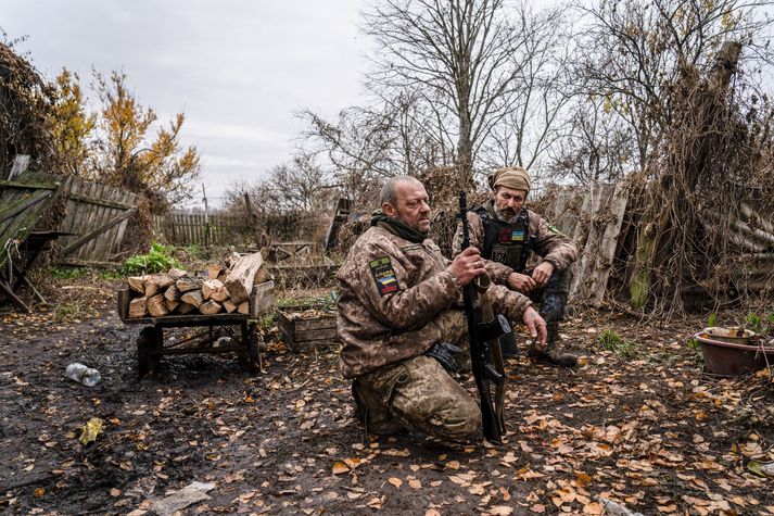 Úkraínskir hermenn búa sig undir frekari sókn á svæðinu í kringum Kreminna og Svavote í Luhansk héraði.