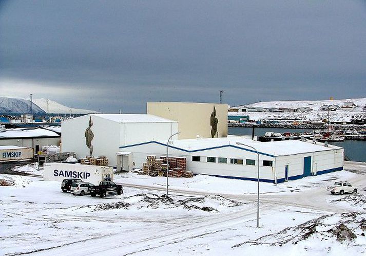 Rækjuvinnsla Íshafs. Um 90 manns hefur verið sagt upp störfum að undanförnu í fjórum rækjuverksmiðjum og hefur sjávarútvegsráðherra skipað starfshóp til að kanna stöðu og horfur í rækjuiðnaði á Íslandi.