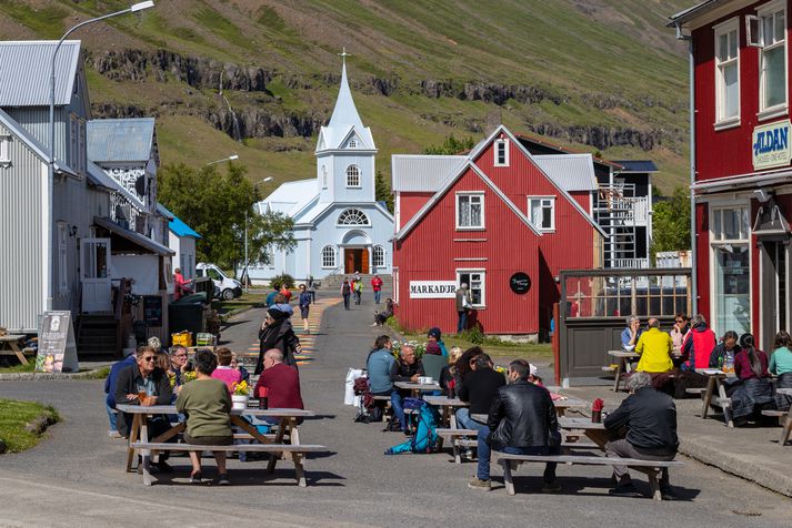 Meðalævilengd karla hér á landi er 81 ár og meðalævilengd kvenna 84,1 ár.