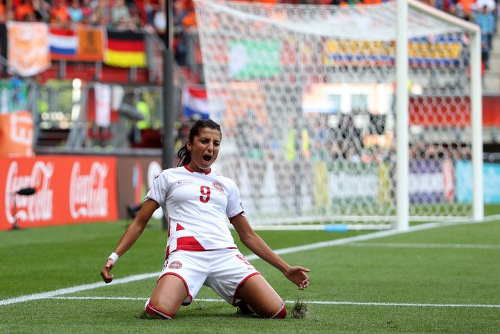 Nadia Nadim fagnar marki á EM 2017.