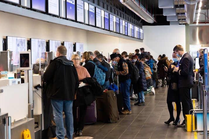 W związku z pracami budowlanymi, odprawa pasażerów w hali odlotów, przy stanowiskach od 25 do 42, będzie ograniczona. Przy tych stanowiskach nie będzie można odprawić bagaży.