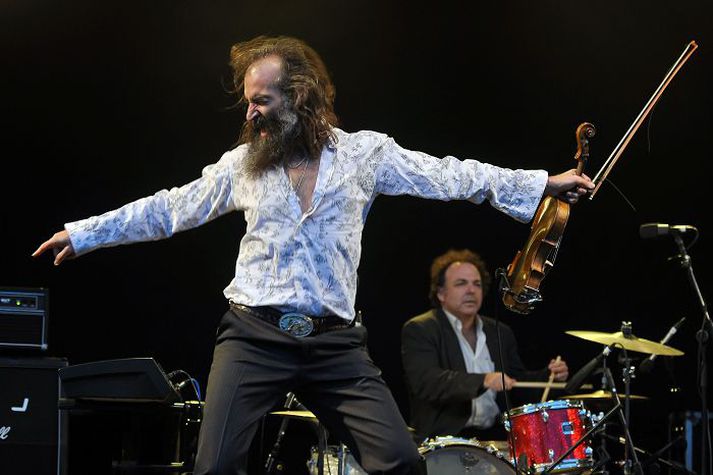 Warren Ellis kemur til Íslands í júní ásamt Nick Cave og The Bad Seeds. Sveitin kemur fram á hátíðinni All Tomorrow's Parties.