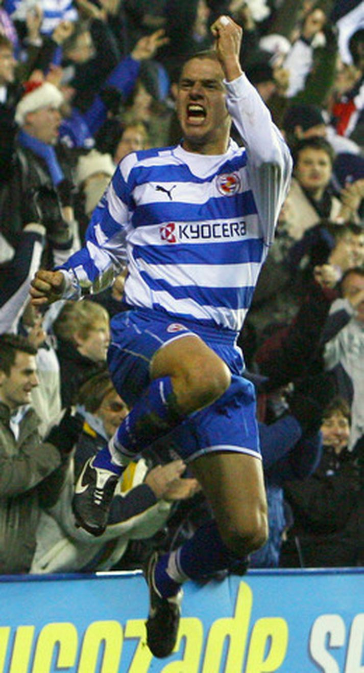Ívar Ingimarsson fagnar marki sínu fyrir Reading gegn Sunderland í gær.