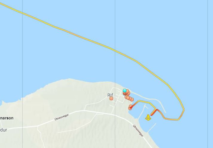 Skjáskot af www.marinetraffic.com þar sem 15 metra bátur var vélarvana í innsiglingunni að höfninni á Rifi