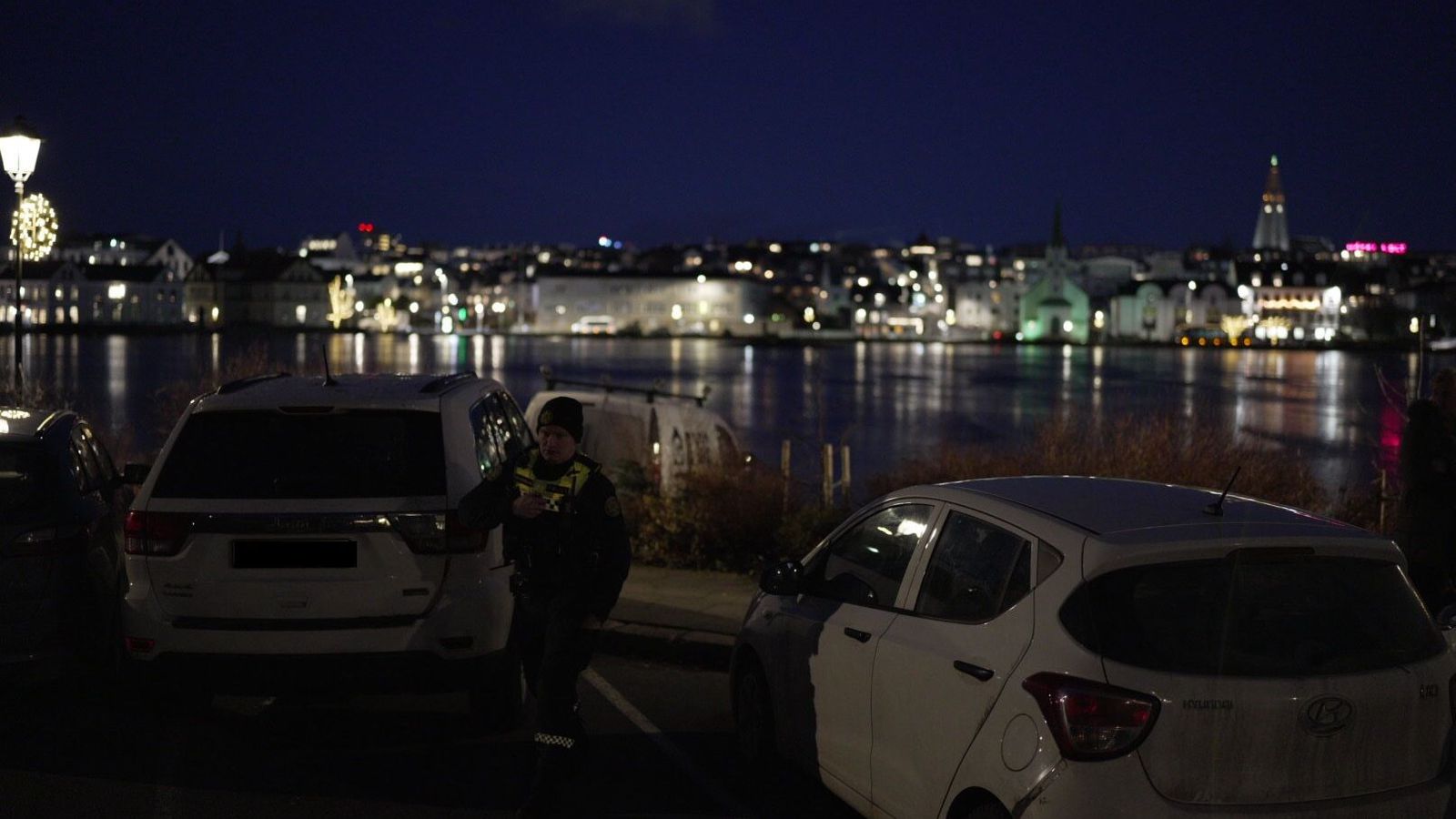 Á Oddfellow-fundi meðan vinnubílinn fór í Tjörnina