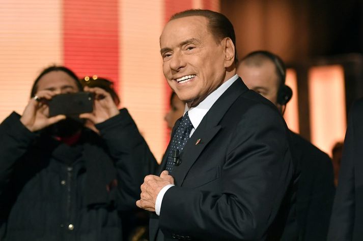 Glaumgosinn Silvio Berlusconi er enn með puttana í ítölskum stjórnmálum á gamalsaldri jafnvel þó að hann sé ekki kjörgengur.