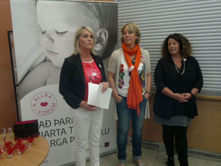 Fyrstu glossin voru afhent í dag en átakið hefst á morgun