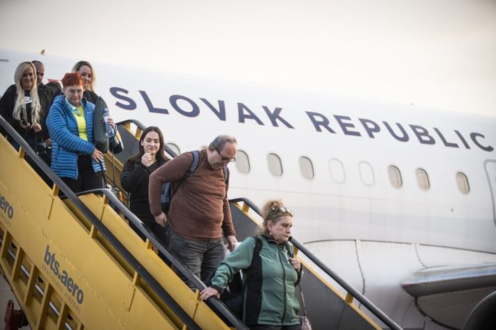 Myndin er tekin á flugvellinum í Slóvakíu í gær þegar eitt slíkt björgunarflug frá Jórdaníu lenti þar í gær.  