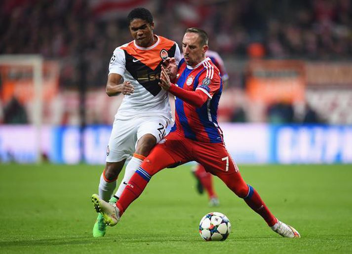 Costa í baráttunni við Franck Ribéry, verðandi liðsfélaga sinn.
