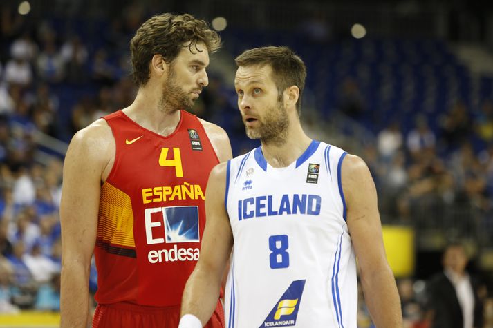 Hlynur og Pau Gasol í leik Íslands og Spánar á EuroBasket 2015.