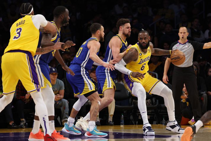 LeBron James var stigahæsti maður Lakers er liðið tryggði sér sæti í úrslitum Vesturdeildarinnar í nótt.