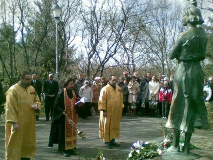 Frá minningarathöfninni í Fossvogskirkjugarði í morgun.