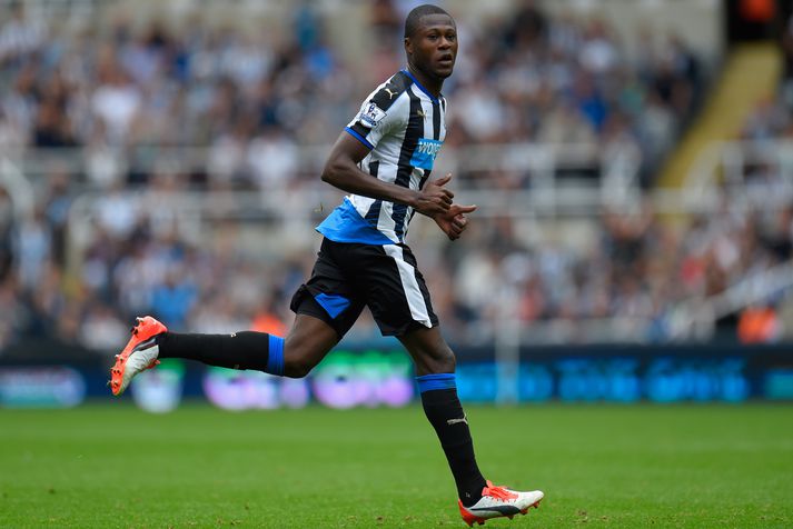 Mbemba í fyrsta leik Newcastle í ensku úrvalsdeildinni í ár.