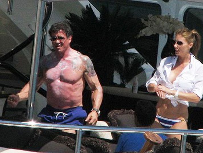 Sylvestur Stallone vel rauður og Jennifer Flavin eiginkona hans.