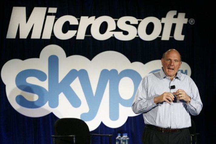 Steve Ballmer, forstjóri Microsoft, tilkynnir um kaup hugbúnaðarrisans á Skype.