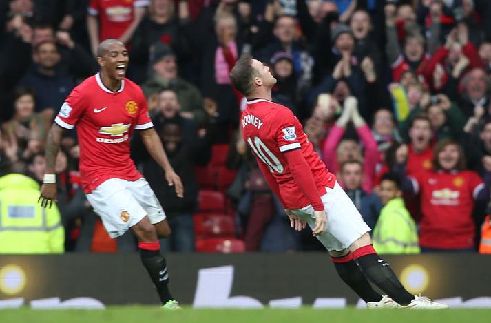 Rooney fagnar marki sínu á skemmtilegan hátt.