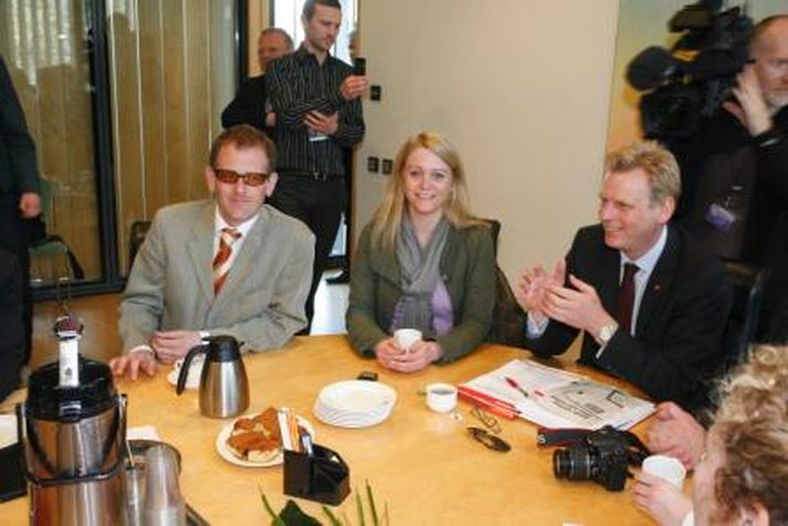 Þingflokksfundur Samfylkingarinnar verður þrungin spennu á eftir. Helgi Hjörvar sækist meðal annars eftir þingflokksformennsku.