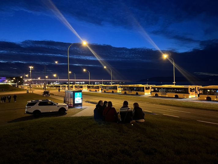 Strætisvögnum verður safnað við Sólfarið við lok menningarnætur til að koma öllum gestum heim. 