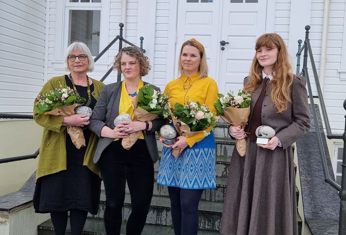 Verðlaunahafar fyrir utan Höfða í dag. Verðlaunin voru afhent í sextánda skipti.