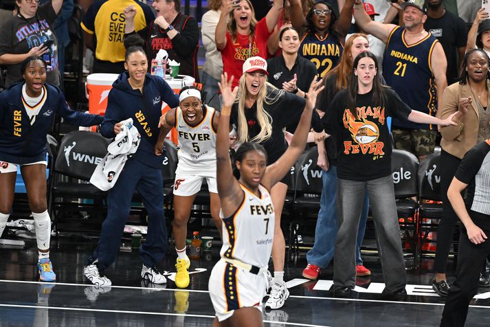 Caitlin Clark missti af stórum hluta síðasta tímabils með Indiana Fever og það skipti miklu máli fyrir WNBA-deildina að nýta sér áfram vinsældir hennar. Verkfall eða að þurfa að aflýsa tímabilinu hefði komið sér afar illa í að nýta sér Clark-meðbyrinn.