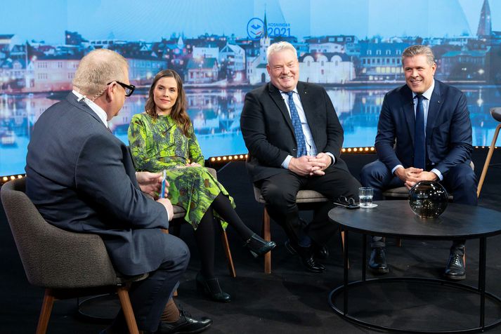 Stjórnarflokkarnir þrír hafa þrjátíu og sjö manna þingmeirihluta á bakvið sig.