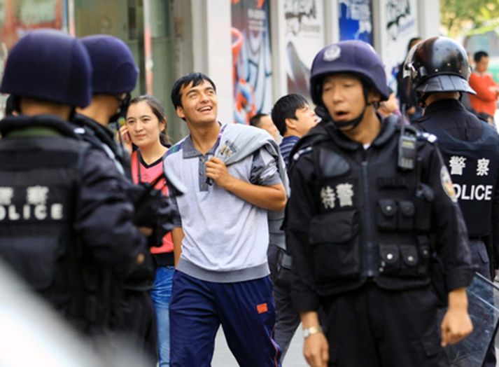 Lögreglumenn í Urumqi í Kína. Mynd/ AFP