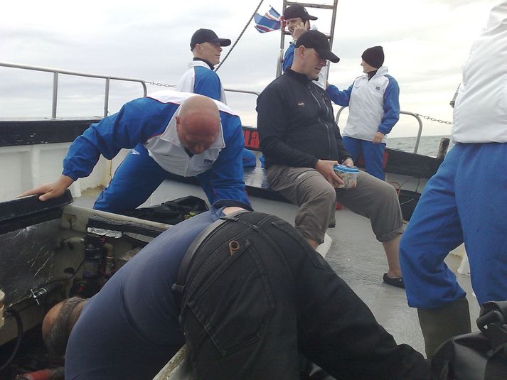 Hugað að gírkassanum í dag. Mynd/ Ermarsund.com