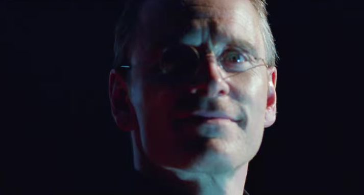 Michael Fassbender sem Steve Jobs.