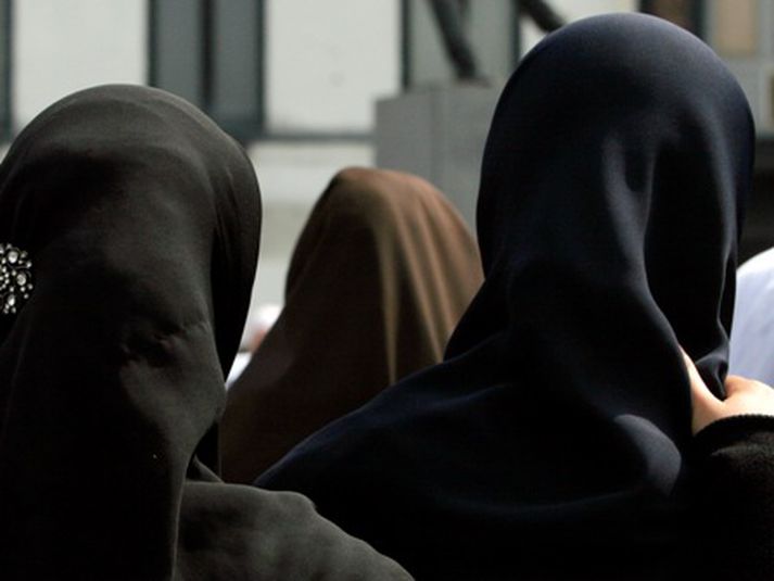 Frá Belgíu fyrr í vikunni. Belgíska þingið greiðir atkvæði í dag um frumvarp sem bannar klæðnað íslamskra kvenna á almannafæri. Mynd/AP