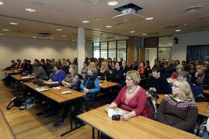 Formaður Sjúkraliðafélagsins kynnti sjúkraliðum fyrirætlanir um kjarabætur til handa kvennastéttum í heilbrigðisgeira í gær.