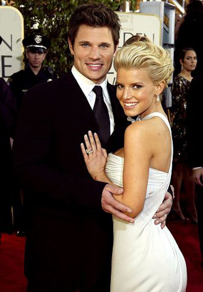 Nick Lachey og Jessica Simpson hafa loksins gengið frá öllum smáatriðum varðandi skilnað sinn.