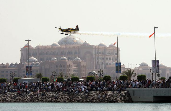 abu dhabi Þvert á fréttaflutning síðustu daga situr Íslendingurinn enn í varðhaldi.