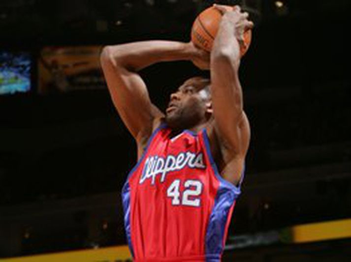 Elton Brand er einn af aðeins fimm leikmönnum í NBA síðustu 20 ár til að skora 20 stig og hirða 10 fráköst að meðaltali á ferlinum